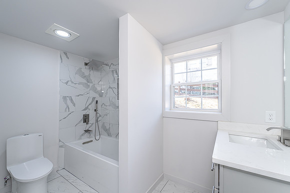 11 E Lakeshore-42