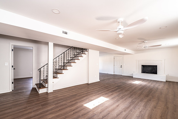 11 E Lakeshore-35