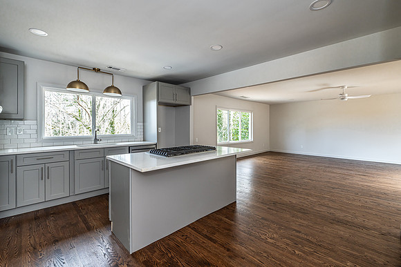 11 E Lakeshore-9