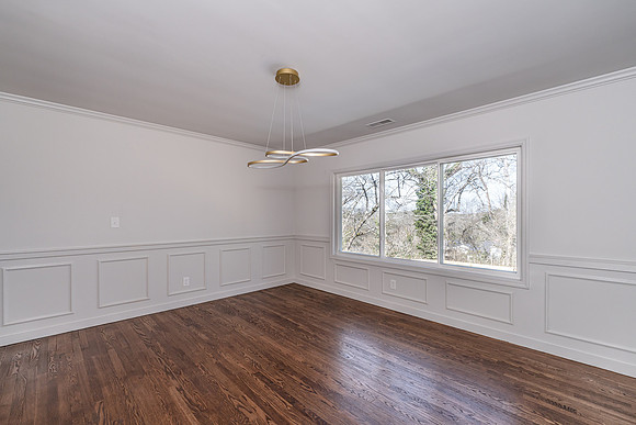 11 E Lakeshore-19