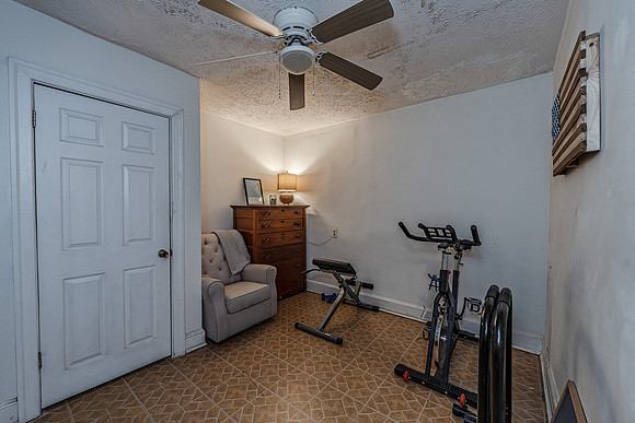 614 Briarwood Circle-10