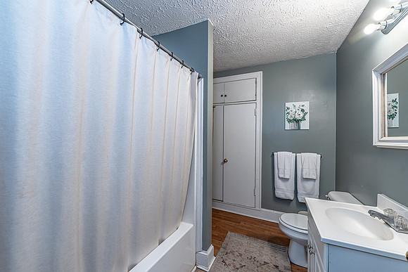 614 Briarwood Circle-12
