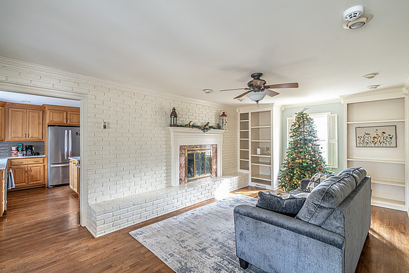 227 W Lakeshore IHC-4
