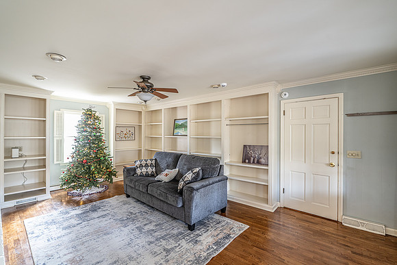 227 W Lakeshore IHC-3