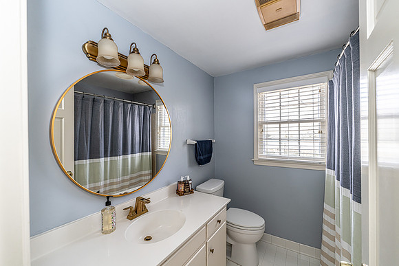 227 W Lakeshore IHC-29