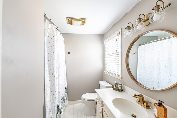 227 W Lakeshore IHC-34