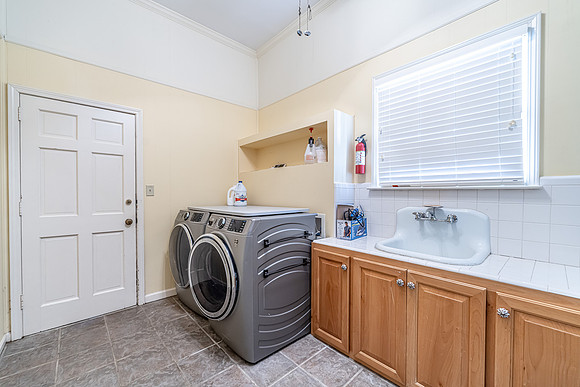 227 W Lakeshore IHC-35