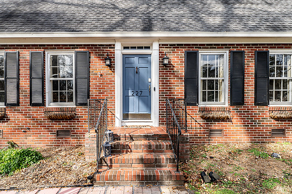 227 W Lakeshore IHC-37