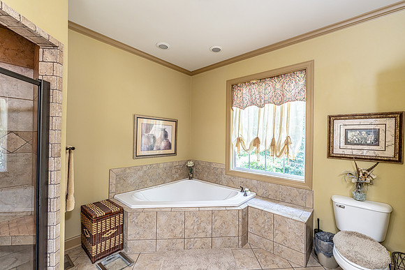 225 Meadow Lakes-18