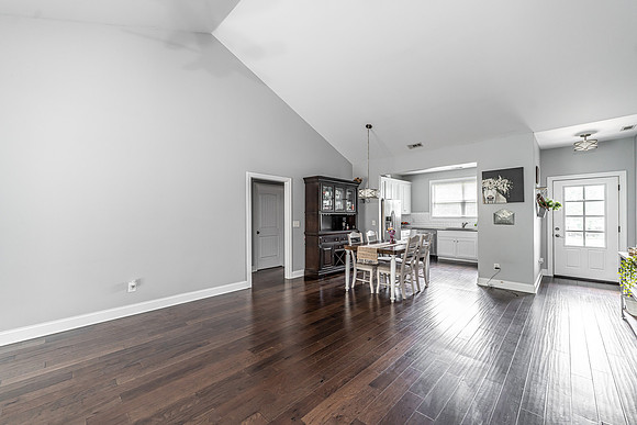 559 Freeman Ferry SC-12