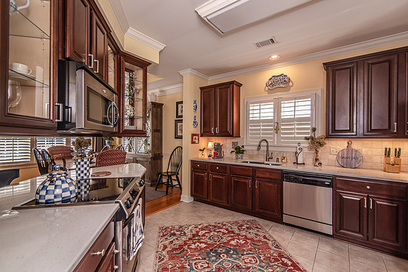 205 Maplecrest -8