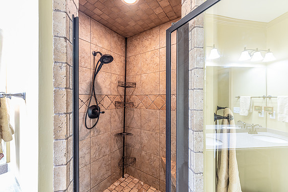 225 Meadow Lakes-19