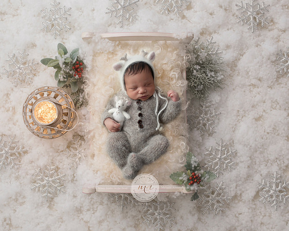 AriaChristmasBed-3