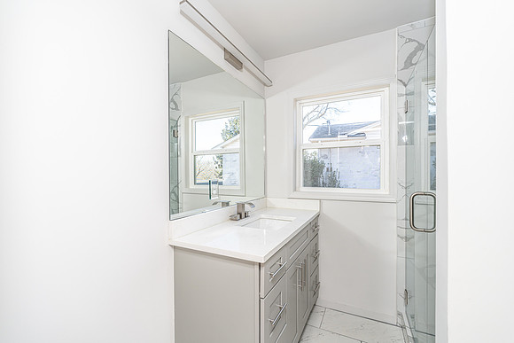 11 E Lakeshore-27