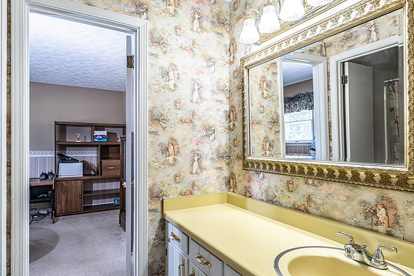 18 Wellington Way SG-18
