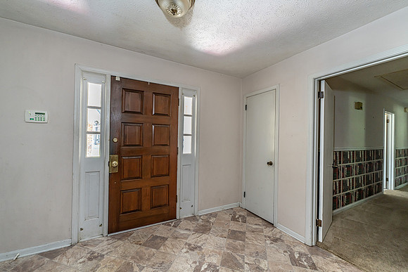 18 Wellington Way SG-11