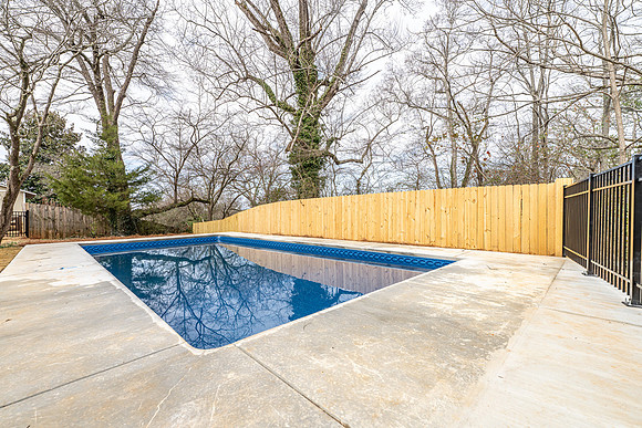 11 E Lakeshore-5