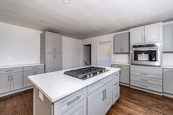 11 E Lakeshore-12