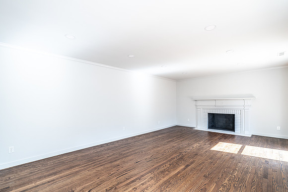11 E Lakeshore-24