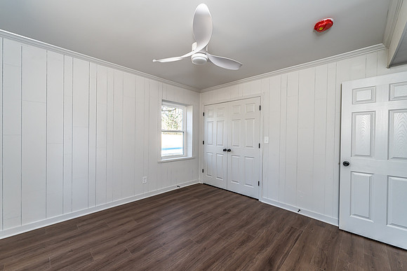11 E Lakeshore-41