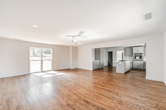 11 E Lakeshore-17