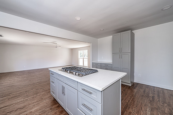 11 E Lakeshore-13