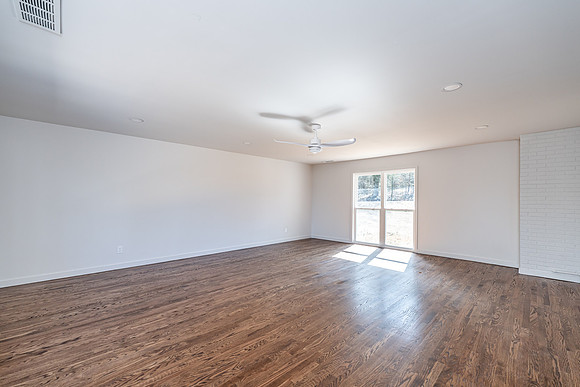 11 E Lakeshore-18