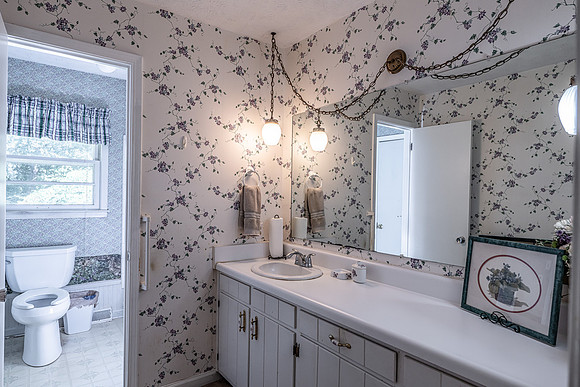 18 Wellington Way SG-12