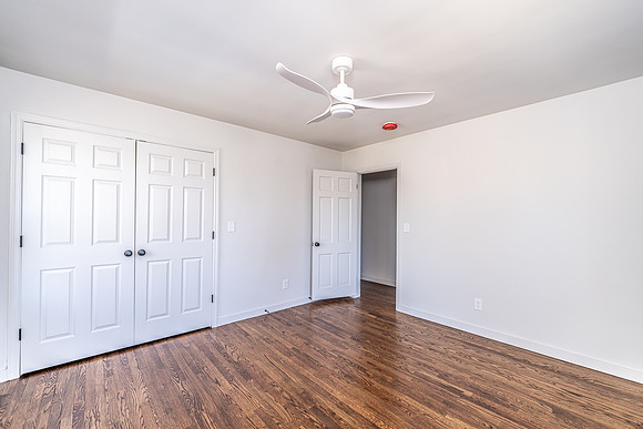 11 E Lakeshore-34