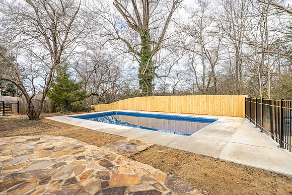 11 E Lakeshore-4