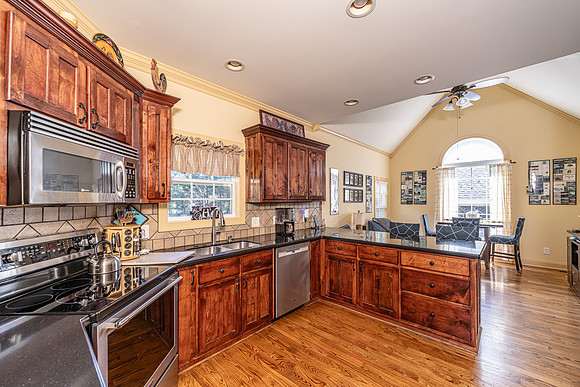 225 Meadow Lakes-7