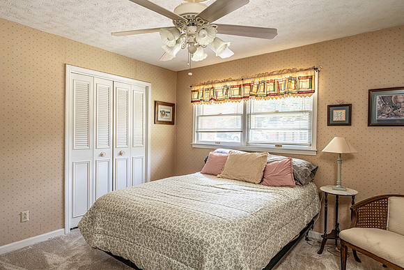 18 Wellington Way SG-13