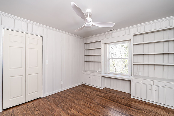 11 E Lakeshore-30