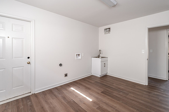 11 E Lakeshore-40