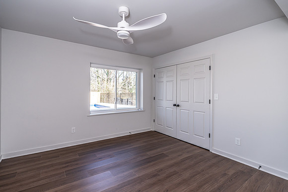 11 E Lakeshore-37