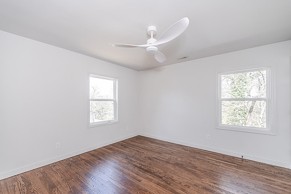 11 E Lakeshore-33