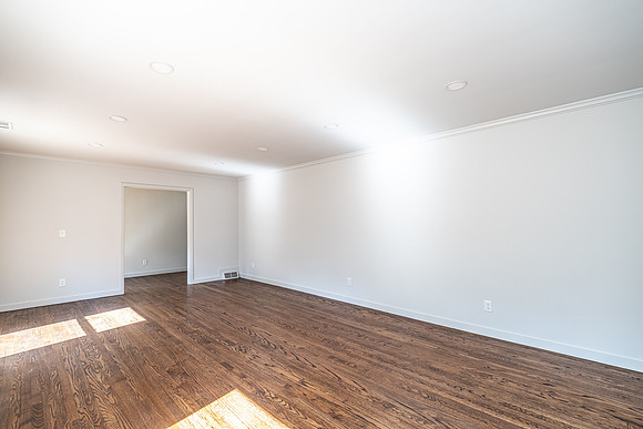 11 E Lakeshore-23